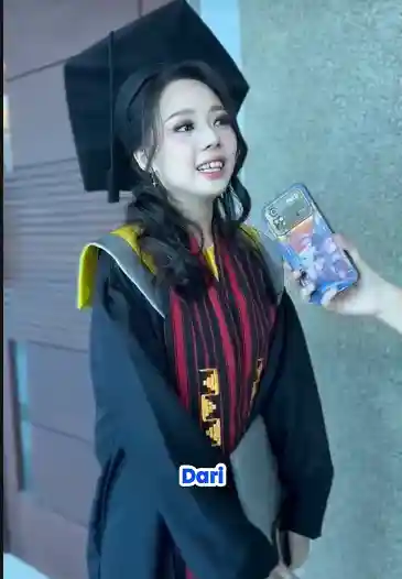 Wisudawan Terbaik UBL pada hari wisuda